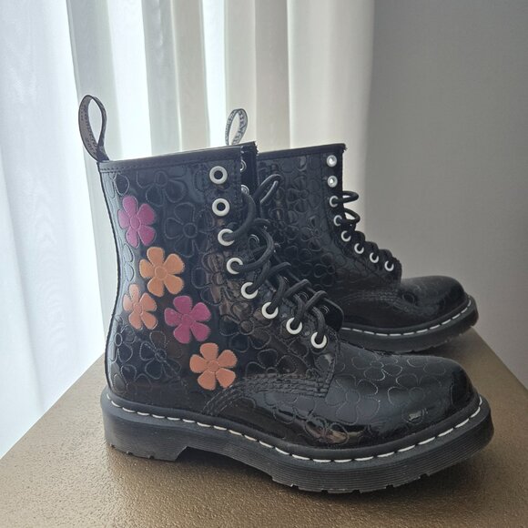 Patent leather Dr. Martens boots. - Picture 2 of 8